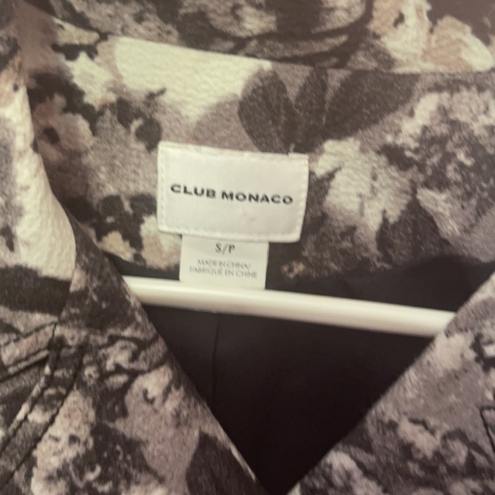 Club Monaco - Picture 4 of 5